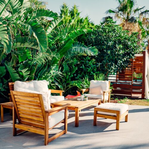 DIY Trädgårdsmöbler: Skapa Unika Möbelstycken för Uteplatsen